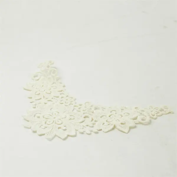 Set of 4 White Lace Appliques Sewing Embellishments 4in