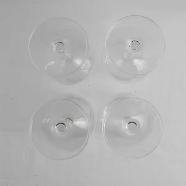 Lot Of 4 Matching Unbranded Clear Glass Pinot Noir/Burgundy Glasses 9" Tall