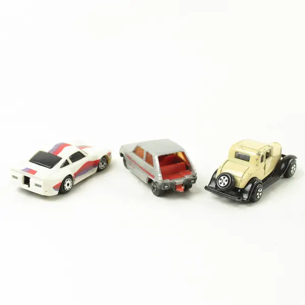Lot of 3 Mixed Hot Wheels Matchbox Diecast Cars Collectible Toy Cars