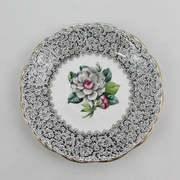 Royal Standard  Keepsake Rose Fine Bone China England Tea Cup And Saucer 