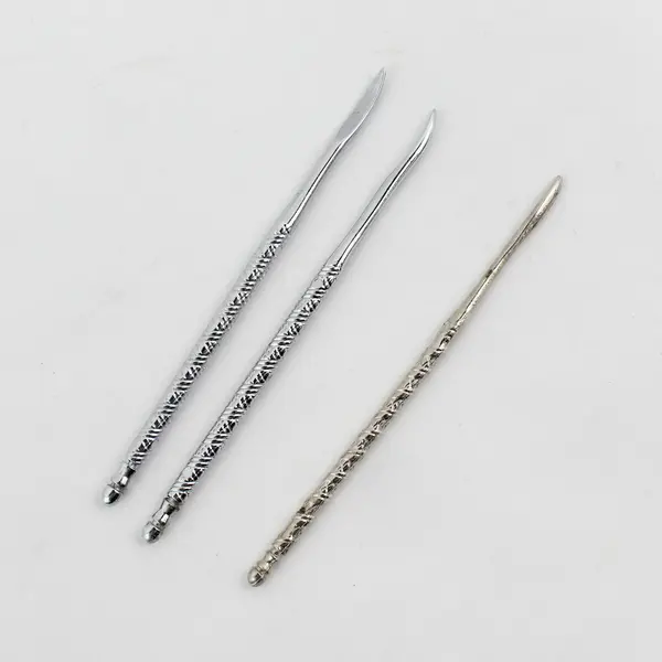 2 Metal Nutcrackers With 3 Picks