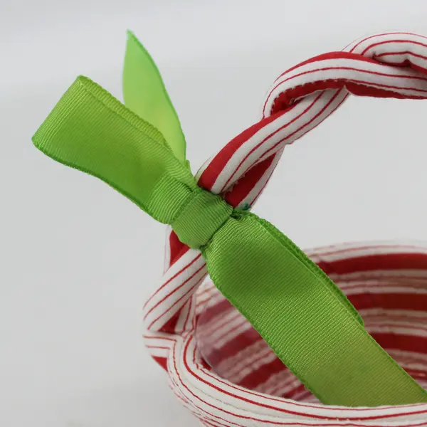 Avon Edible Expressions Peppermint Twist Cloth Basket And Liner