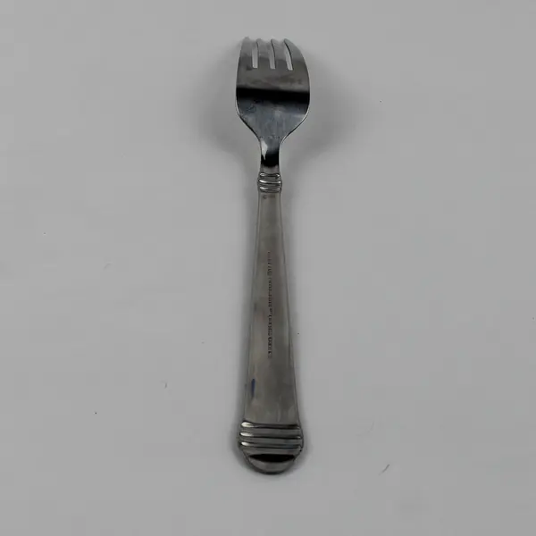 Hampton Silversmiths Arielle Pattern 18/0 Stainless Dinner Fork 7.75" Good