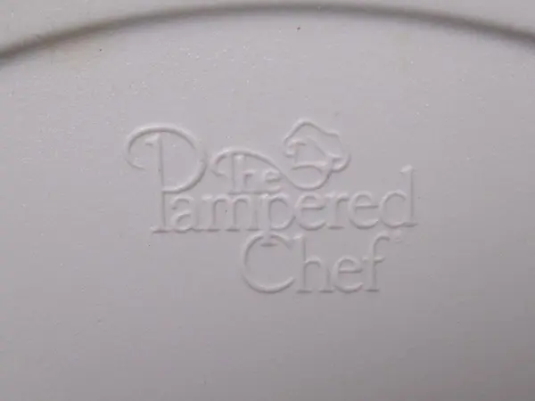 The Pampered Chef Jar Opener White Grey Plastic Triangle Blade Grip Mountable