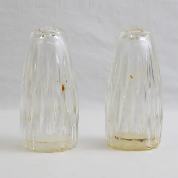 Lot Of 2 Unbranded Clear Glass Salt And Pepper Shakers 3.75" Tall