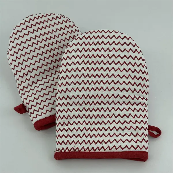 Max Studio Home Mini Oven Mitts White With Red Zigzag Pattern