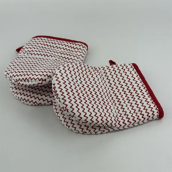 Max Studio Home Mini Oven Mitts White With Red Zigzag Pattern