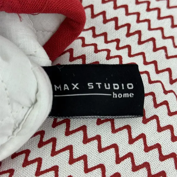 Max Studio Home Mini Oven Mitts White With Red Zigzag Pattern