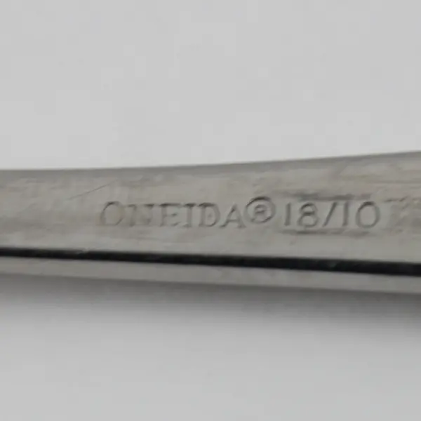 Oneida Silver Ottawa Pattern 18/10 Stainless Oval Shaped Soup Spoon 7.75" Good