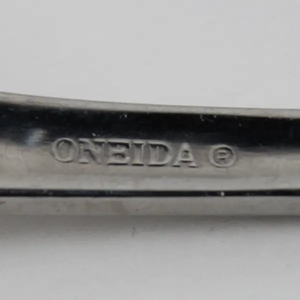 Oneida Silver Fluence Pattern Stainless Oval Soup Spoon 7.25" Long Good