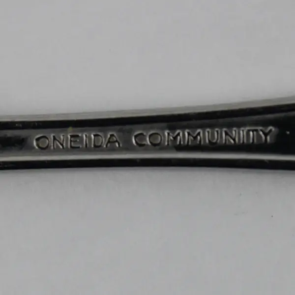 Oneida Silver Floral Glen Pattern Stainless Oval Shaped Soup Spoon 6.75" Good