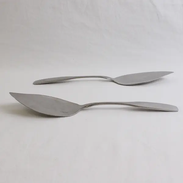 Lot of 2 Oneida Silver Community Paul Revere Pattern SS Pie Servers 9.75" Rare