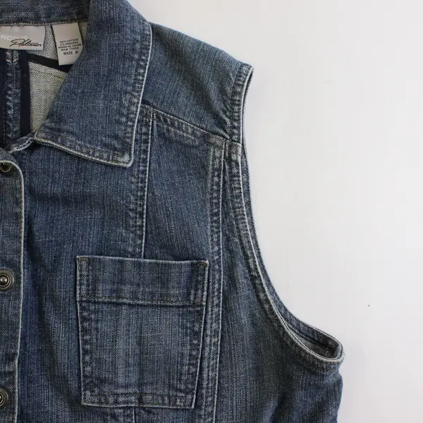 Chico's Platinum Medium Wash Denim Vest Women's Size 2