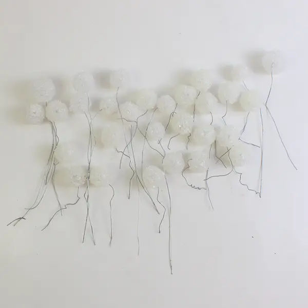 Lot of 29 Christmas Hanging Ornaments Retro-Style White Snowballs Round