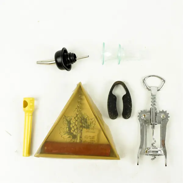 Lot of Corkscrews & Wine Bottle Openers - Bar Tools & Accessories