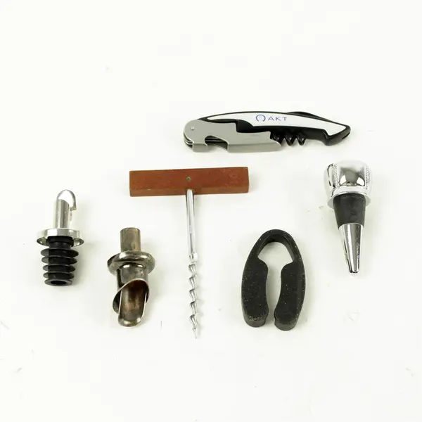 Lot of Corkscrews & Wine Bottle Openers - Bar Tools & Accessories