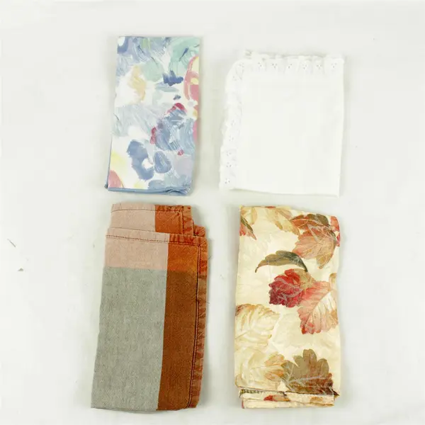 Lot of 4 Mixed Linen Napkins 