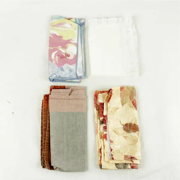 Lot of 4 Mixed Linen Napkins 