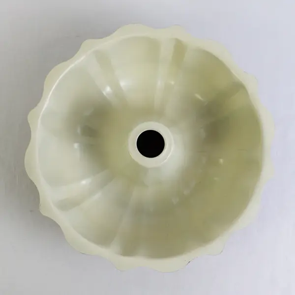 Bradshaw Home Fluted Non-Stick Aluminum Cake Pan  9.5"