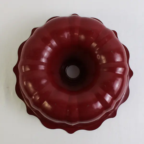 Bradshaw Home Fluted Non-Stick Aluminum Cake Pan  9.5"