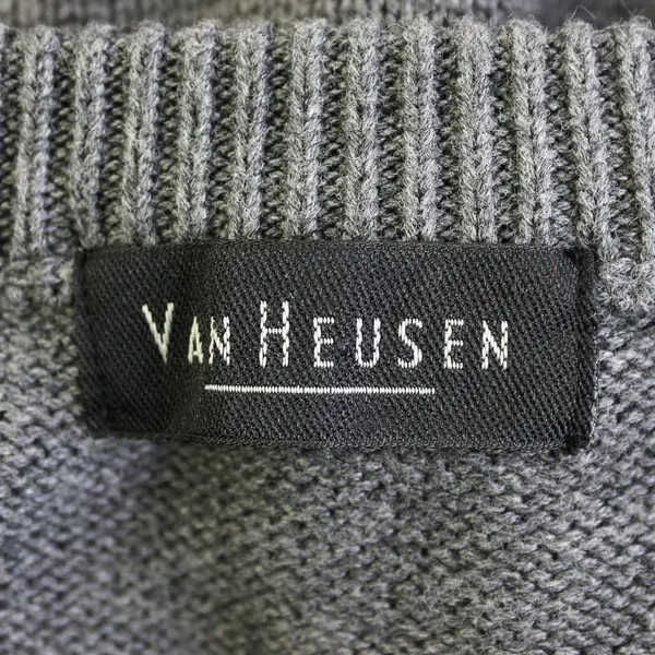 Van Heusen Argyle V-Neck Pullover Sweater Men's Size Medium