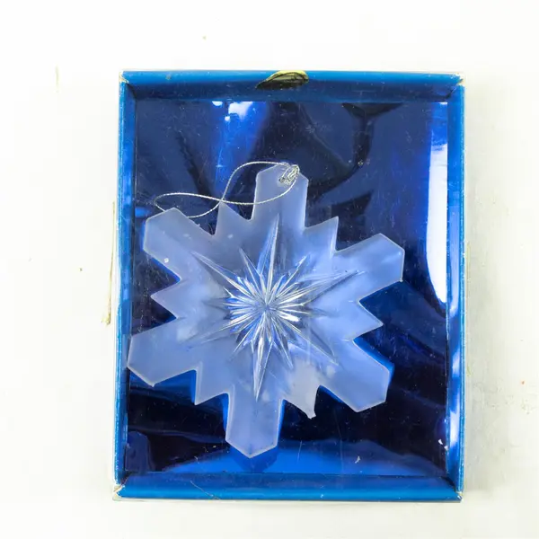 Vintage Frosted Acrylic Snowflake Christmas Ornament Ice Sculpture 4.25in