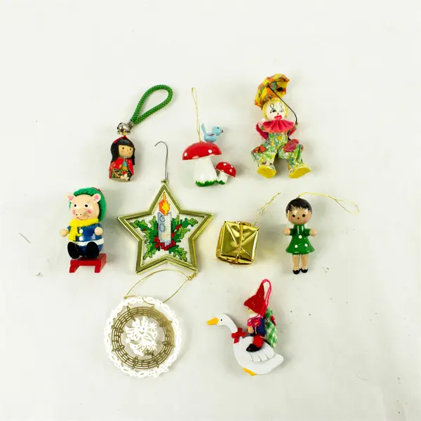 Lot of Assorted Christmas Ornaments Pre-Owned Mixed Holiday Decor