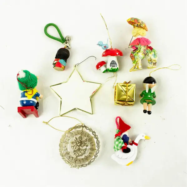 Lot of Assorted Christmas Ornaments Pre-Owned Mixed Holiday Decor