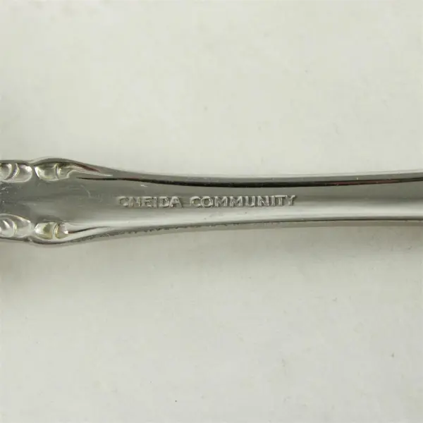 Oneida Chandelier Stainless Medium Solid Cold Serving Fork 8.5in