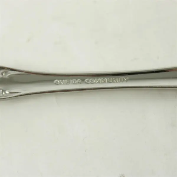 Lot of 4 Oneida Stainless Chandelier Shell Casserole Spoons