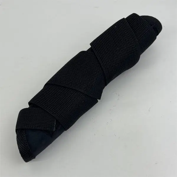 Curad Universal Thumb Brace 18220D Fits Right and Left Thumb