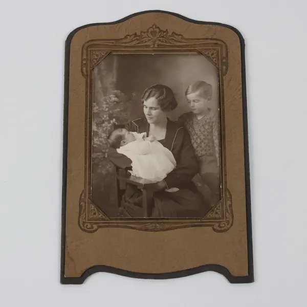 Vintage 1920s Mother And Children Portrait Photo Folder Baby Young Boy