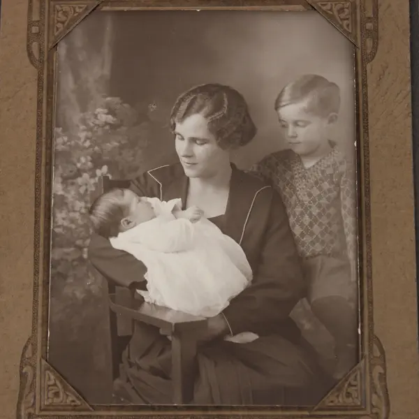 Vintage 1920s Mother And Children Portrait Photo Folder Baby Young Boy