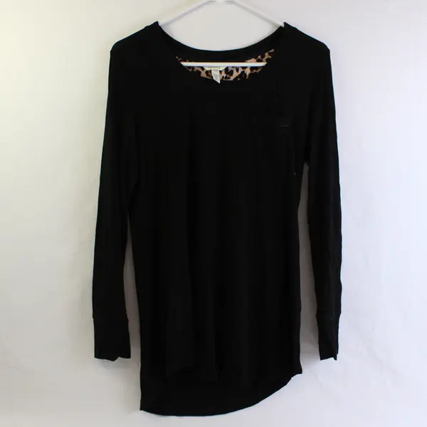 Soma Women’s Size XS Black w/Cheetah Long Sleeve Stretchy Sleep/Lounge Shirt