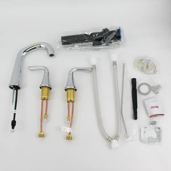 Delta Larkin Two-Handle Widespread Bathroom Faucet – Chrome, 35890LF  Open Box