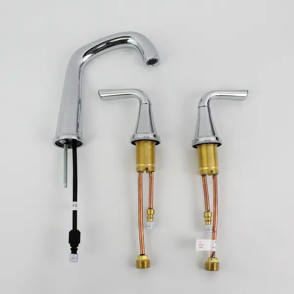 Delta Larkin Two-Handle Widespread Bathroom Faucet – Chrome, 35890LF  Open Box