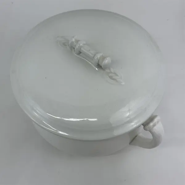 White Porcelain Chamber Pot with Lid