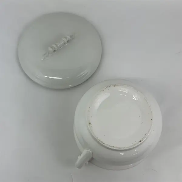 White Porcelain Chamber Pot with Lid