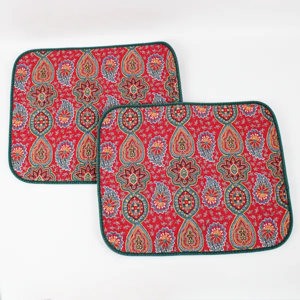 Lot Of 2 Unbranded Matching Red/Green Patterned Fabric Placemats 16.25" x 13.25"