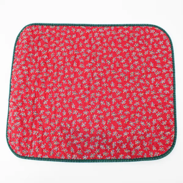 Lot Of 2 Unbranded Matching Red/Green Patterned Fabric Placemats 16.25" x 13.25"