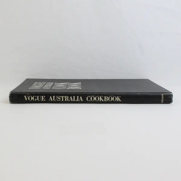 Vogue Australia Cookbook by Sheila Scotter Elizabeth Reeve 1971 Hardcover No DJ