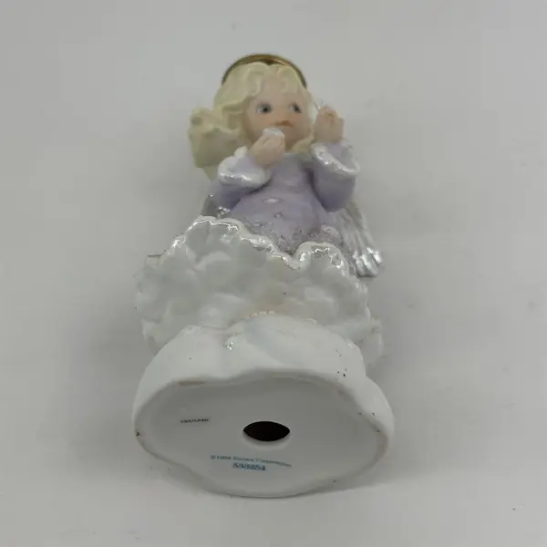 1994 Enesco Heavenly Kingdom Angel With Snowflakes Collectible Figurine 533254