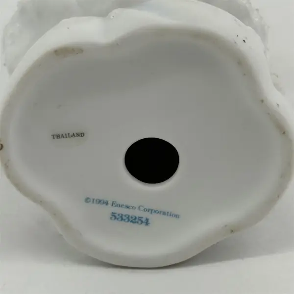 1994 Enesco Heavenly Kingdom Angel With Snowflakes Collectible Figurine 533254