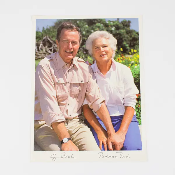 George H.W. Bush Barbara Bush Portrait Photo Autopen Signed