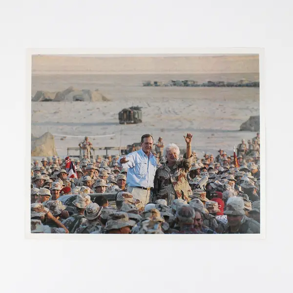 George H.W. Bush Barbara Bush Operation Desert Storm Visit 1990 Photo 8X10