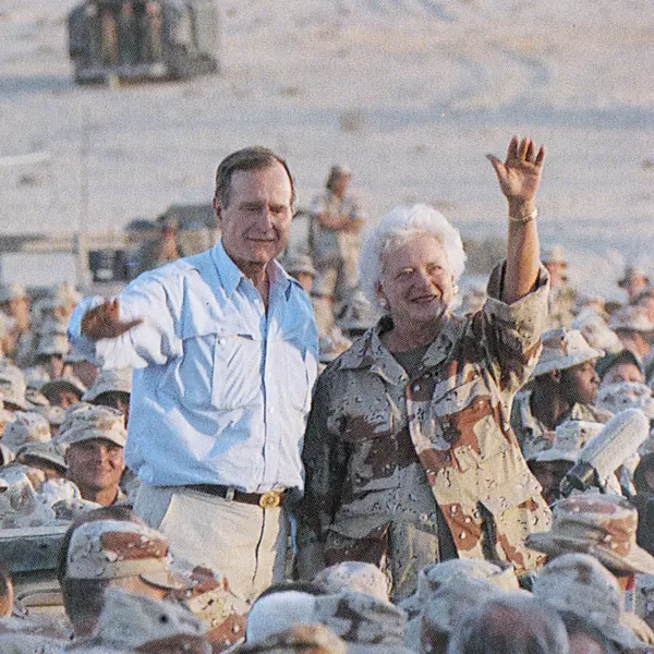 George H.W. Bush Barbara Bush Operation Desert Storm Visit 1990 Photo 8X10