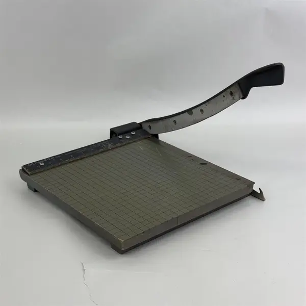Vintage Milton Bradley MONARCH Paper Cutter Model 5212 With 12" x 12" Grid