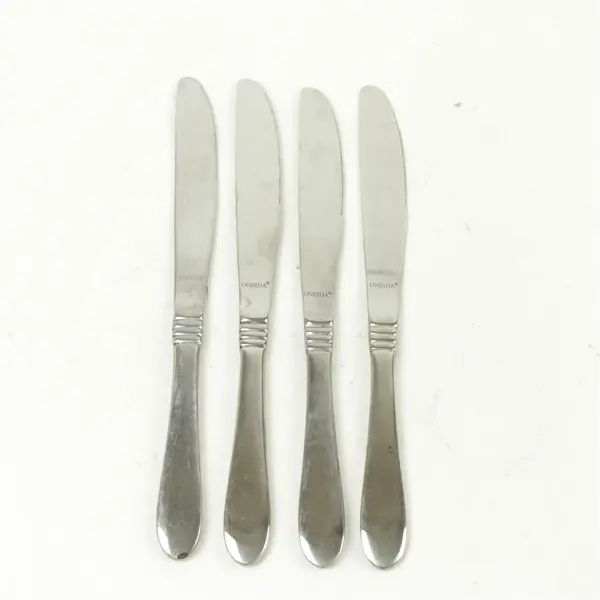 Set of 4 Oneida Banbury Stainless Modern Solid Knives