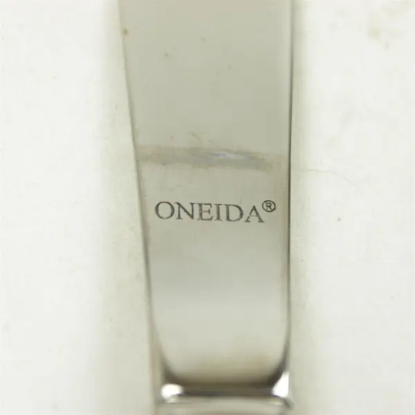 Set of 4 Oneida Banbury Stainless Modern Solid Knives