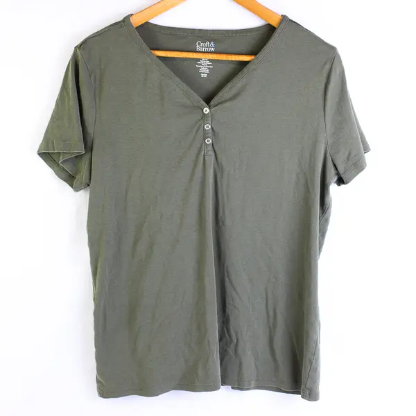 Croft & Barrow Army Green Short-Sleeved V-Neck Henley Women's Large